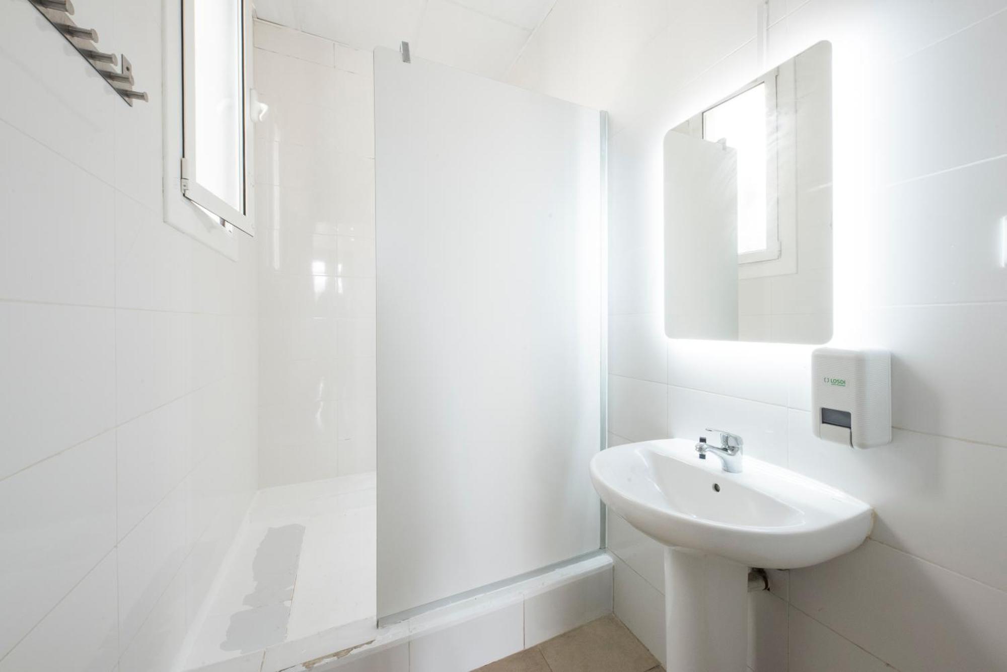Bed in 12-Bed Mixed Dormitory Room Ensuite